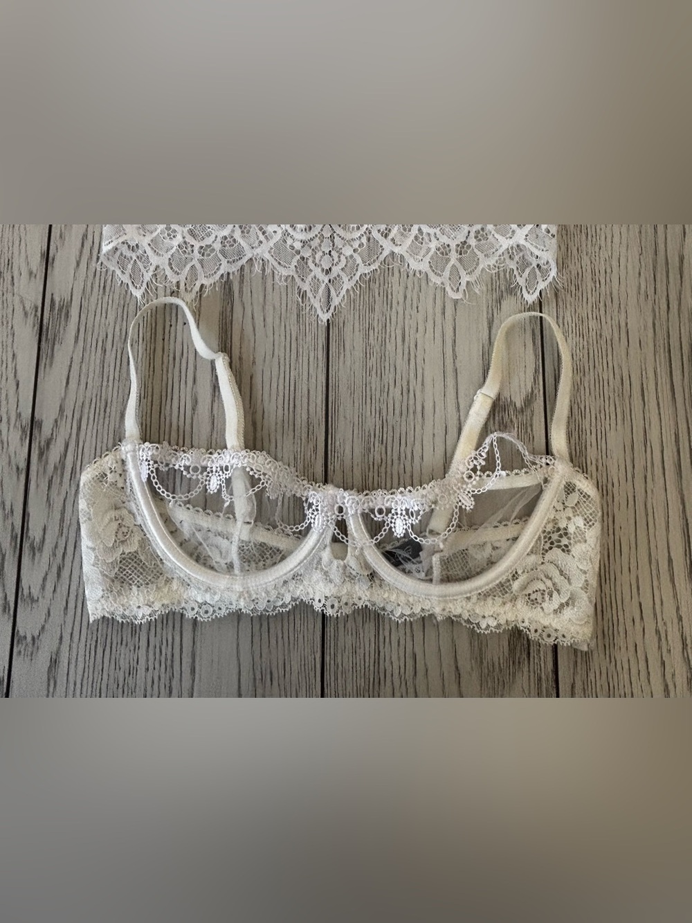 Sheer Lace Underwire Bra in White - Picture 2 of 4